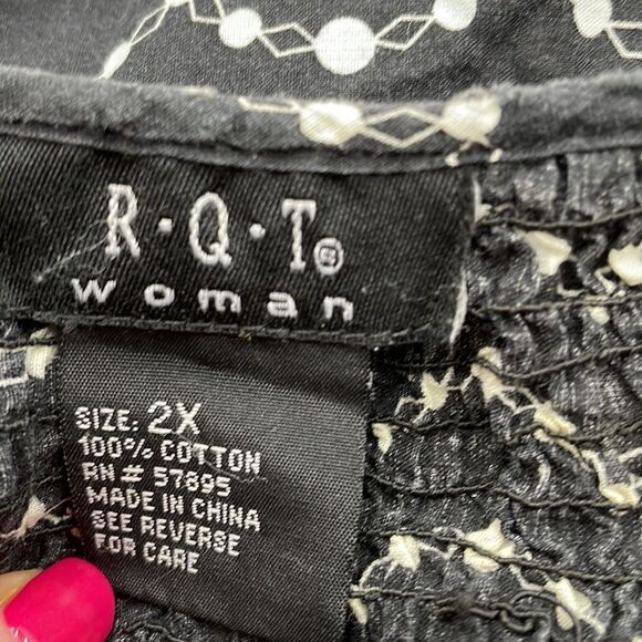 R•Q•T woman 100% cotton black and white patterned long sleeve top - Picture 8 of 8